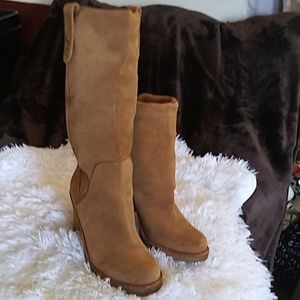 Ugg high low leather boots. SZ; 8 Excellent Condit